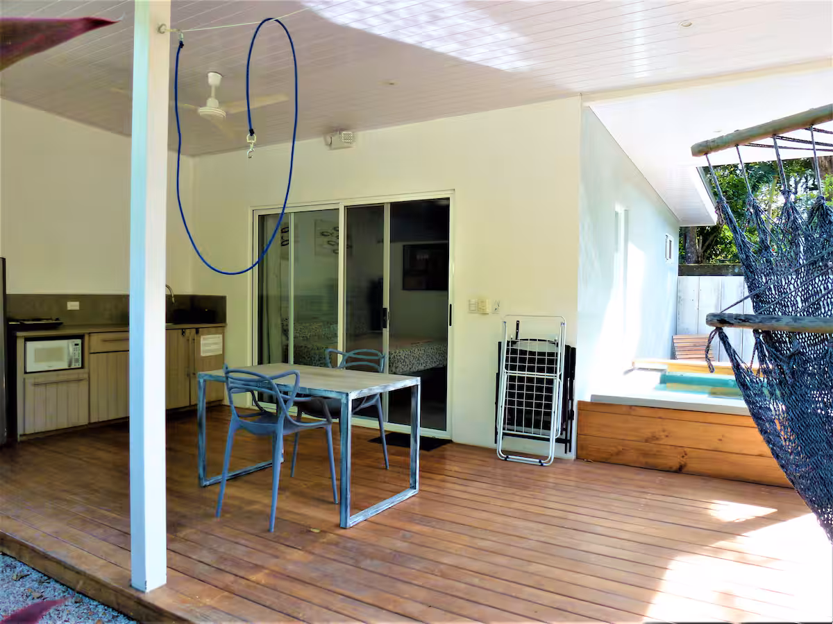 Cocina exterior y terraza del Bungalow 2