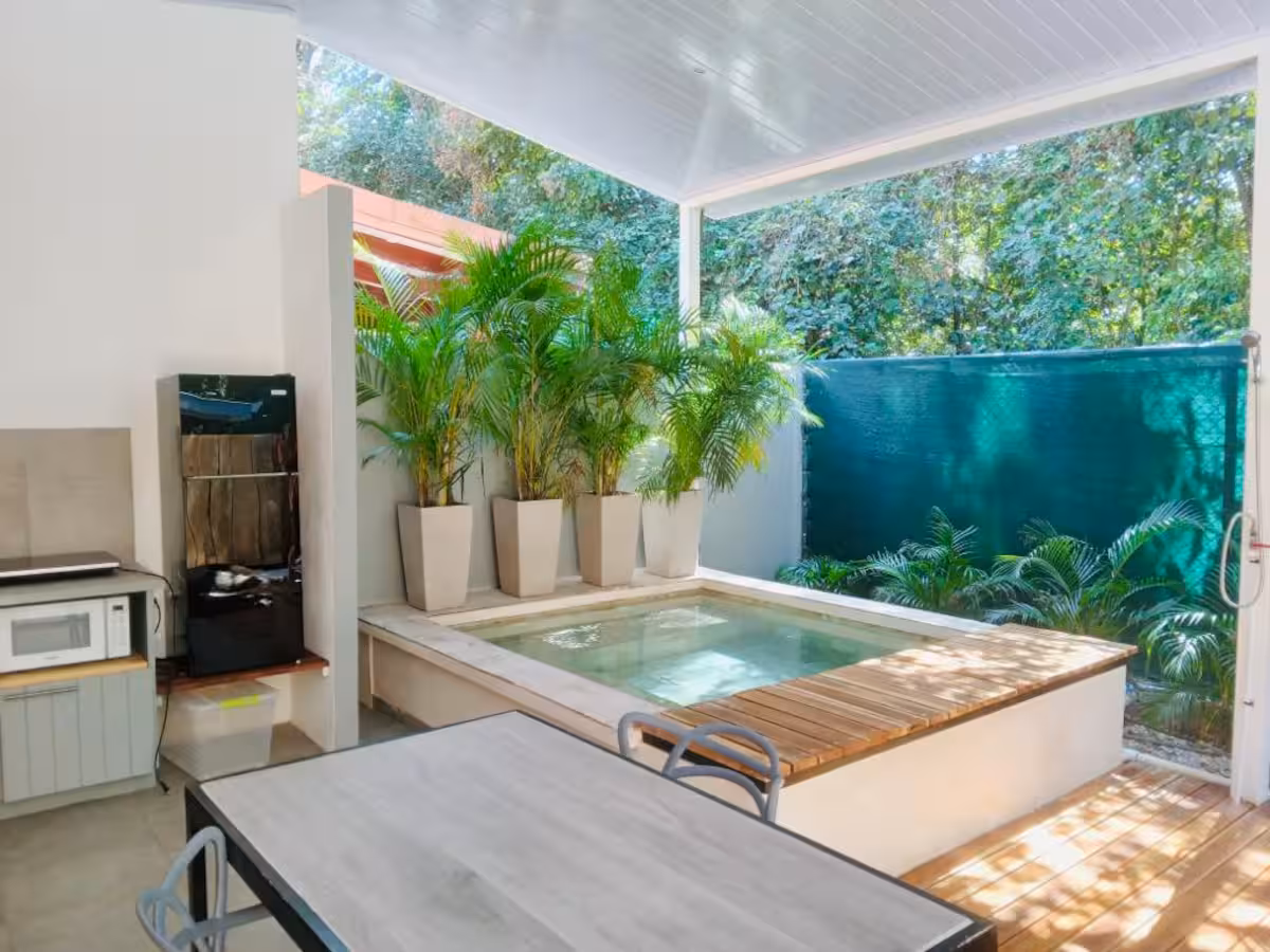 Piscina privada del Bungalow 6 de El Pasito en Playa Potrero